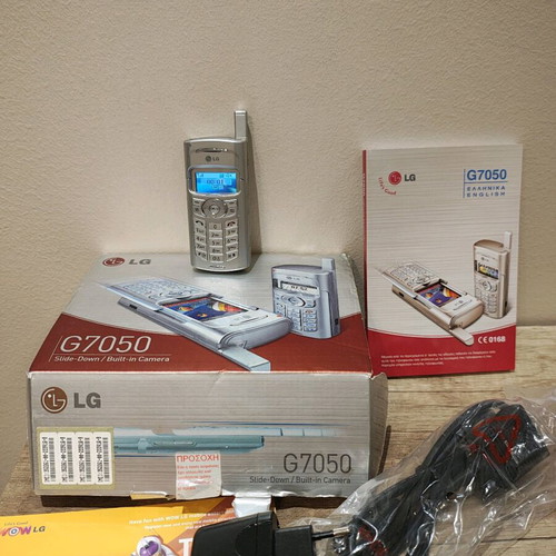 LG G7050 used with box, charger and papers