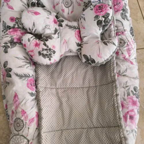 Baby nest like new