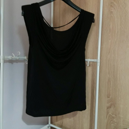 Catwalk women's black blouse medium new, timeless piece