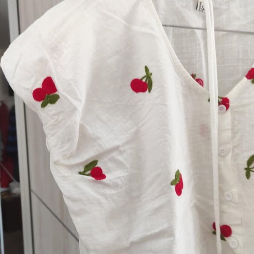 Women's cropped shirt with embroidered cherries like new, one size, white