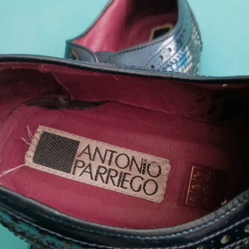 Patent Spanish shoes like new, size 41, blue
