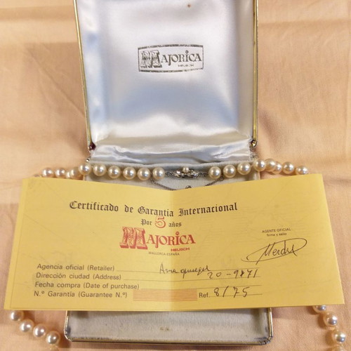 Majorica artificial pearl necklace used, 1970s model