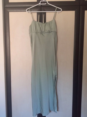 Zara απαλό πράσινο σατινέ φόρεμα midi με τιράντες