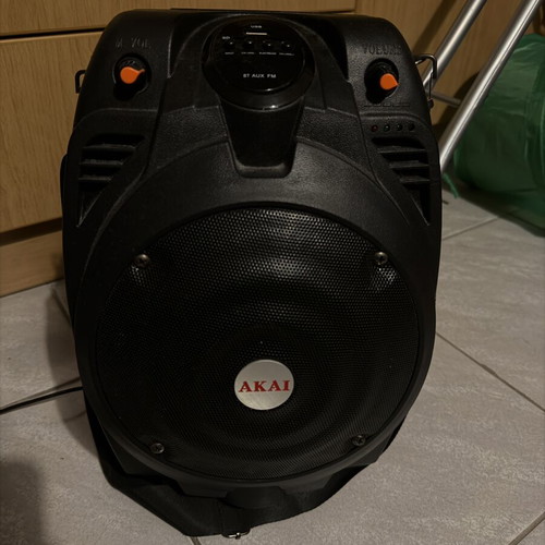 Akai ABTS-806 speaker like new with 8" woofer and USB SD inputs