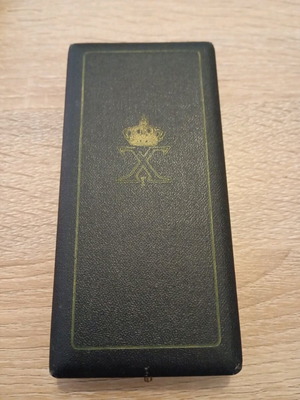 Gold Cross of the Order of George used with box