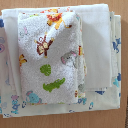 Crib sheet set like new, children's