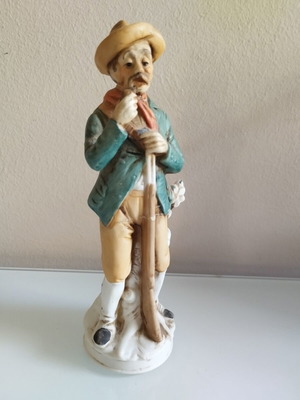 Porcelain figurine Elderly Hunter vintage, used, 18cm