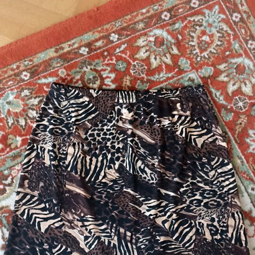 Animal print skirt large Susan Lawrence like new, brown multicolor