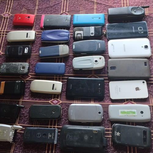Vintage & Retro Mobile Phones Collection, pack of 32 including Nokia, Motorola, iPhone