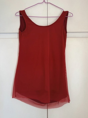 Red sleeveless blouse like new with open back and chain design