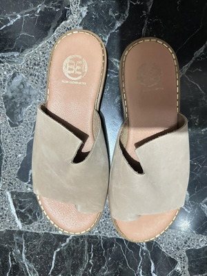 Leather sandals size 38 new, beige