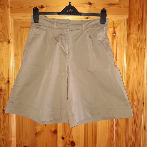 Henry Cotton's women's bermuda shorts, size L, khaki green