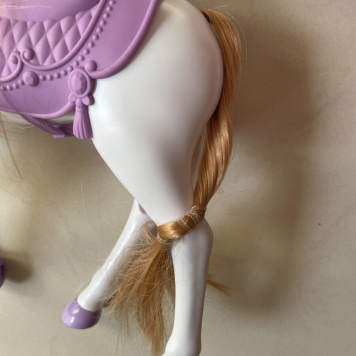 Horse with carriage toy like new, Barbie style