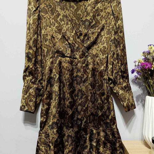 Mango satin mini dress like new with - 6,00 - Vendora.cy Mango satin mini dress like new with - 6,00 - Vendora.cy