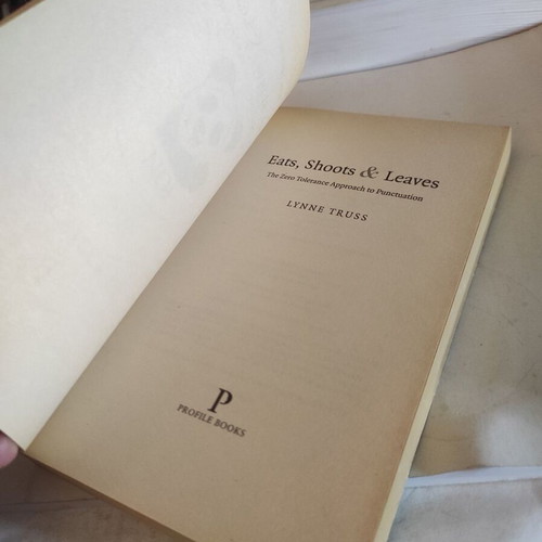 Eats, Shoots & Leaves by Lynne Truss like new, English humorous essay