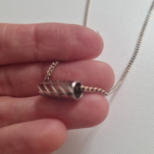 Unisex Necklace elegant and unique, like new, silver