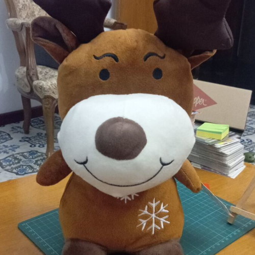 Plush reindeer like new