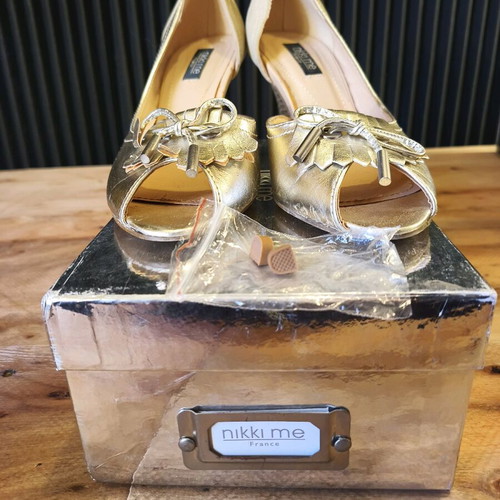 Nikki Me Pumps Size 37 Used Champagne Gold with Box and Heel Tips