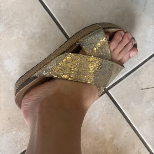Slippers size 39 like new, multicolor gold
