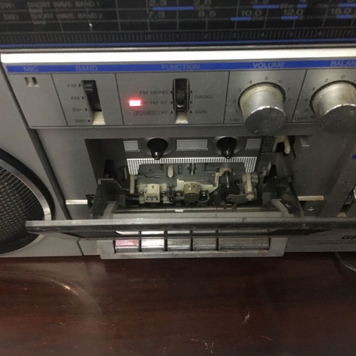 Sharp GF A2 Boombox used, radio functional, detachable speakers