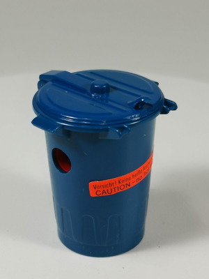 KUM No. 1880 collectible sharpener like new, vintage trash can design