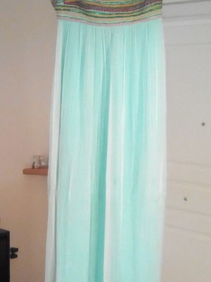 Blank of London dress like new, size Large, green with embroidery