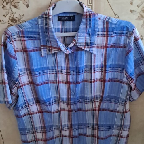Women's short-sleeve shirt used, sizes M and L, blue and red