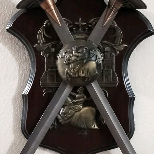 Decorative swords with stand like new, 90cm metal and wood