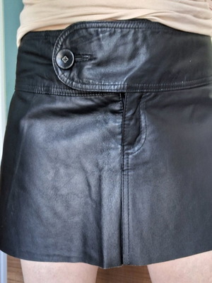 Leather mini skirt H&M used with wide belt and large button size M