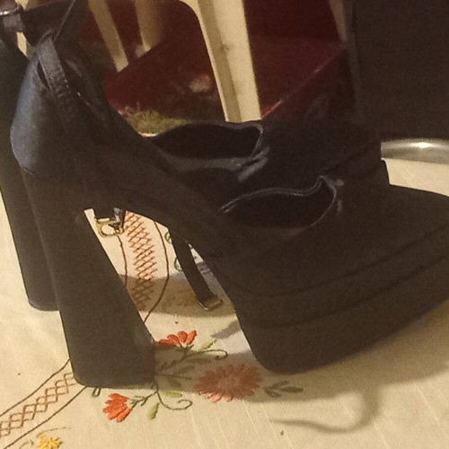 Alexander McQueen high-heeled platform pumps size 38 like new, black