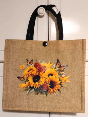 Straw shopper bag with flowers and butterflies in yellow and orange with gift pouch