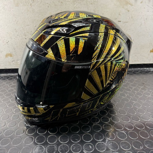 black and gold icon helmet Airflite El Centro resulting in an incredibly light ICON Airflite helmet size M