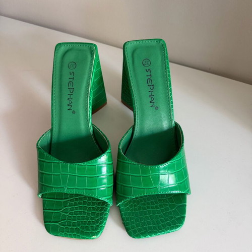 Peep toe green croco shoes like new, size 38