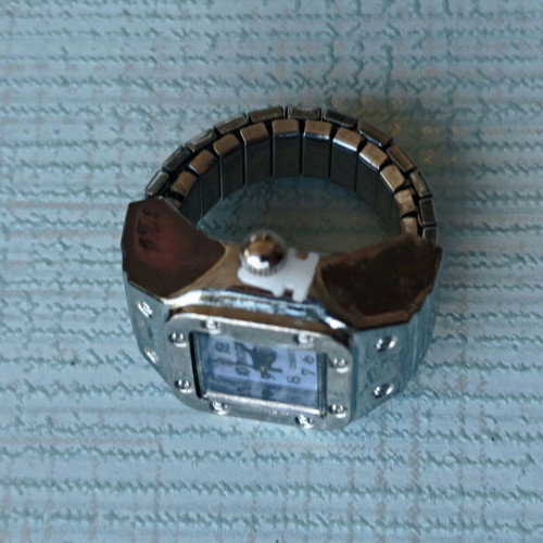 Ring watch quartz with purple dial and silver bracelet like new