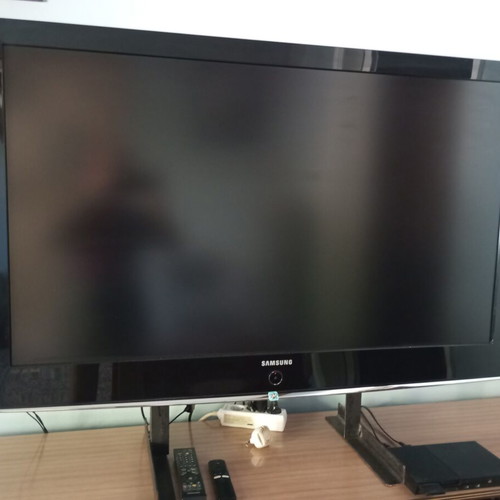 Samsung 46" TV used with Xiaomi Mi TV Stick and 2 HDMI ports