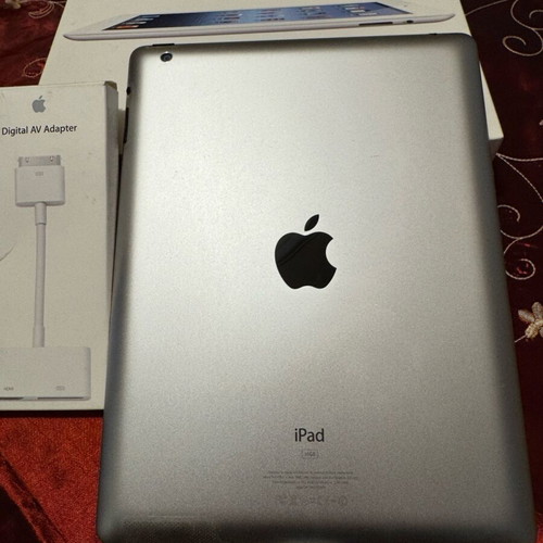 iPad 3 model A1416, 16GB, Wi-Fi with Apple Digital AV Adapter