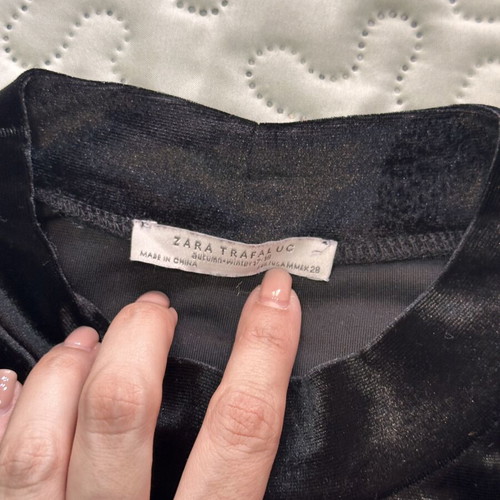 Zara Trafaluc velvet T-shirt size M like new, black