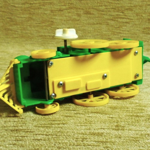 Kivi Vasileiadis Whistling Wind-Up Train New with Box
