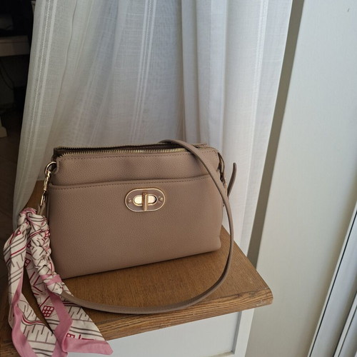 Carpisa bag like new, beige with gold details