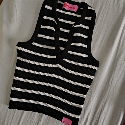 Karavan tops set of 2, like new, striped and red