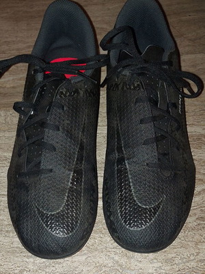 Футболни обувки Nike Phantom GT2 номер 40.5 черни като нови
