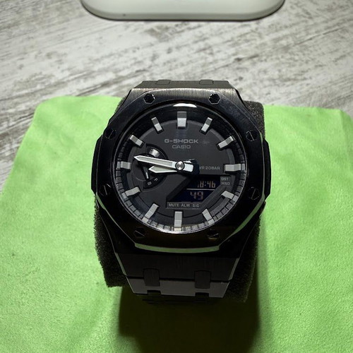 Casio G-Shock GA 2100 watch like new with metal bracelet