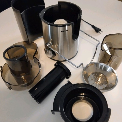 Vicko juicer like new, 550 ml, inox-black