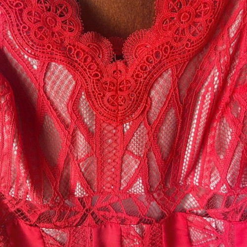 Lynne dress like new, red midi with lace and elastic lining