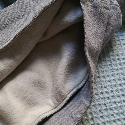 Under Armour fleece gray medium used, excellent condition