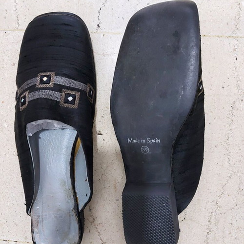 Mules embroidered black like new with silver embroidery