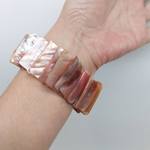 Pearl bracelet in coral color, stretch design with pearl tiles