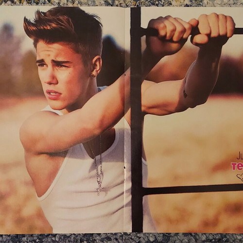 Justin Bieber & Liz Gillies poster like new, size 40.5x28.5