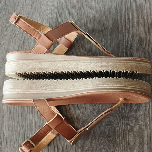 Amelia leather sandals size 39 like new, tan with gold details