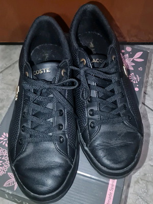 Γυναικεία αθλητικά sneakers Lacoste μεταχειρισμένα, μέγεθος 39, μαύρα